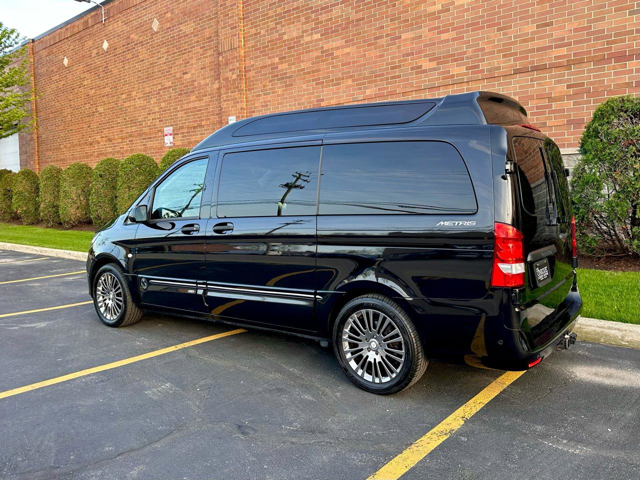 Used 2018 Mercedes-Benz Metris Passenger image 4