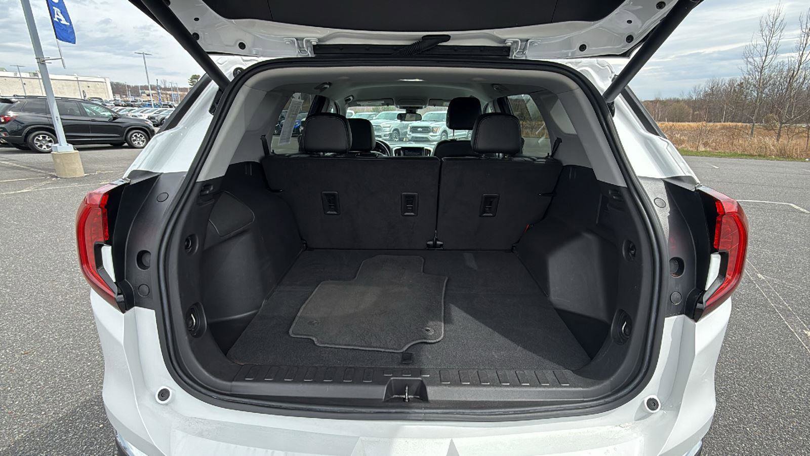 Used 2024 GMC Terrain SLT FWD image 20