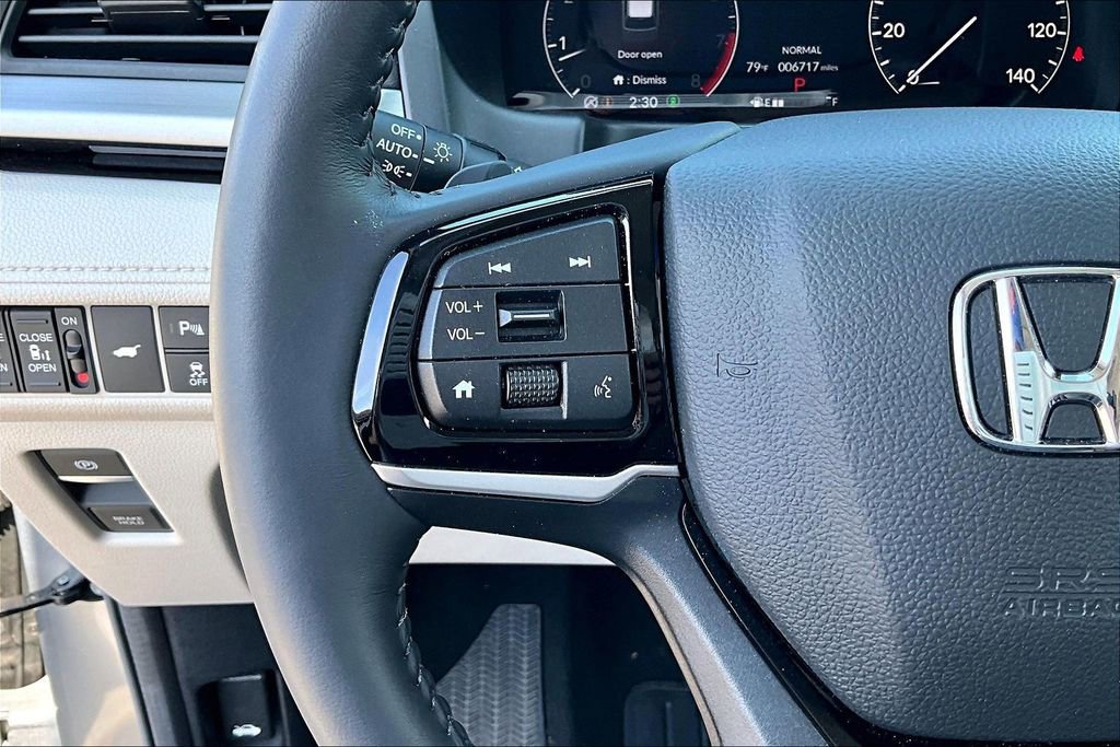 Certified 2025 Honda Odyssey Touring image 11