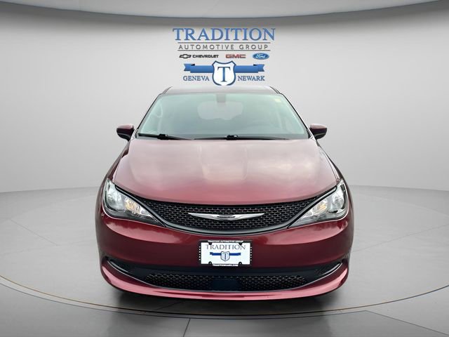 Used 2022 Chrysler Voyager LX image 7