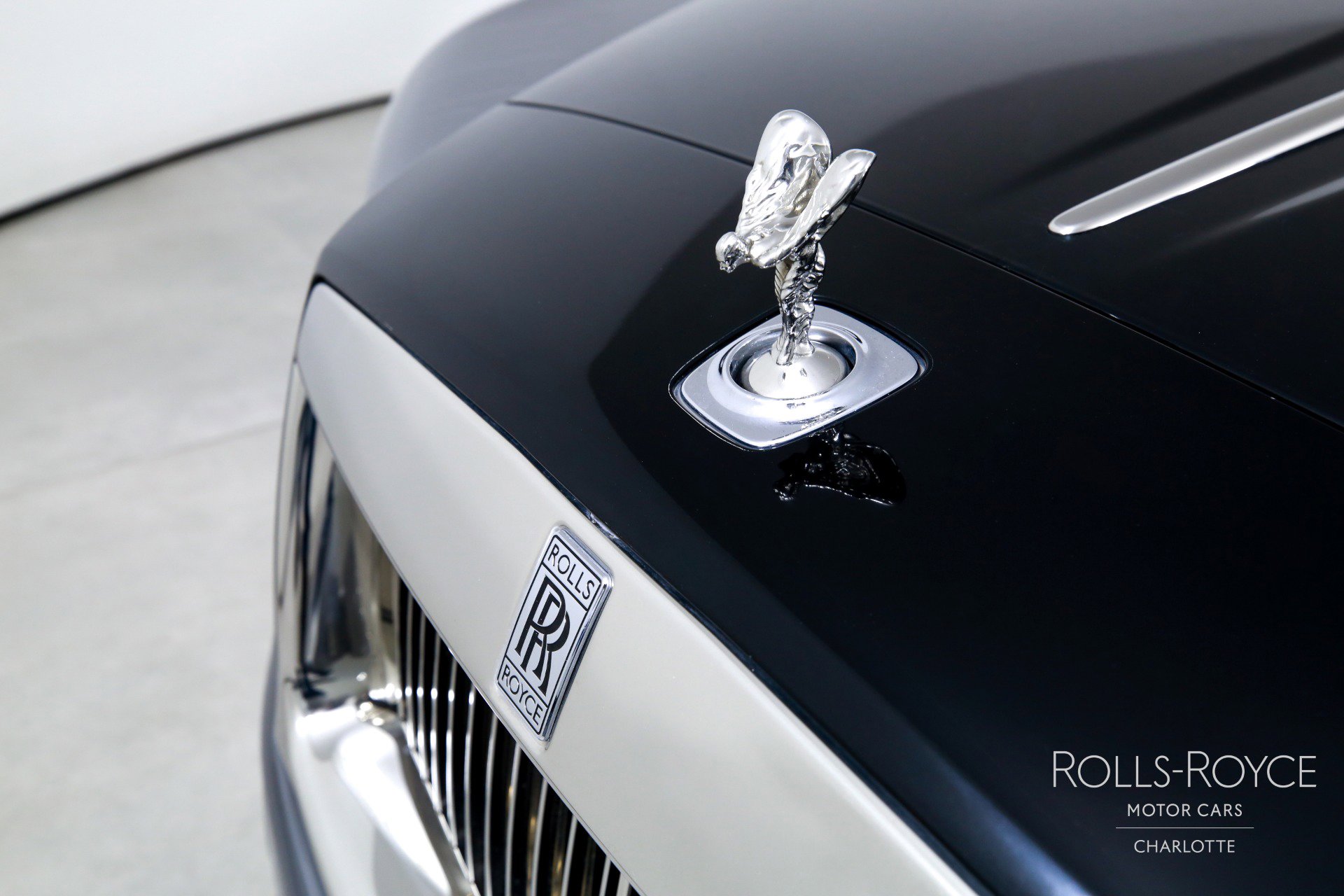 Used 2019 Rolls-Royce Dawn image 33