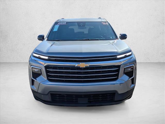 Used 2024 Chevrolet Traverse LT image 2