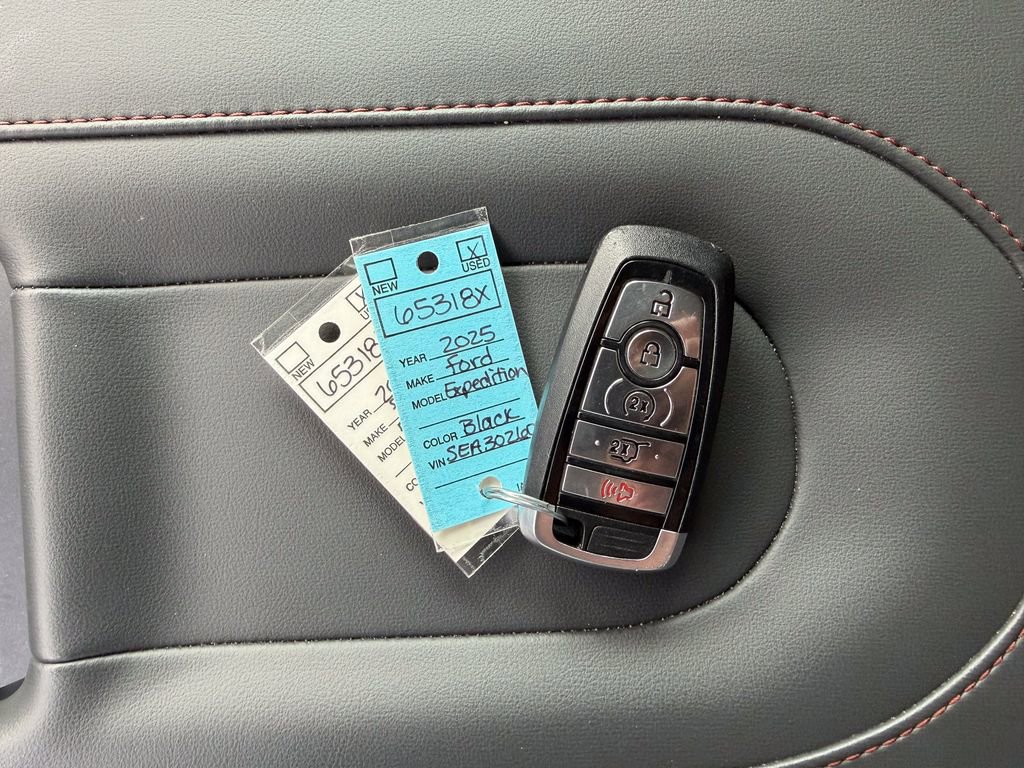 Used 2025 Ford Expedition Active image 41
