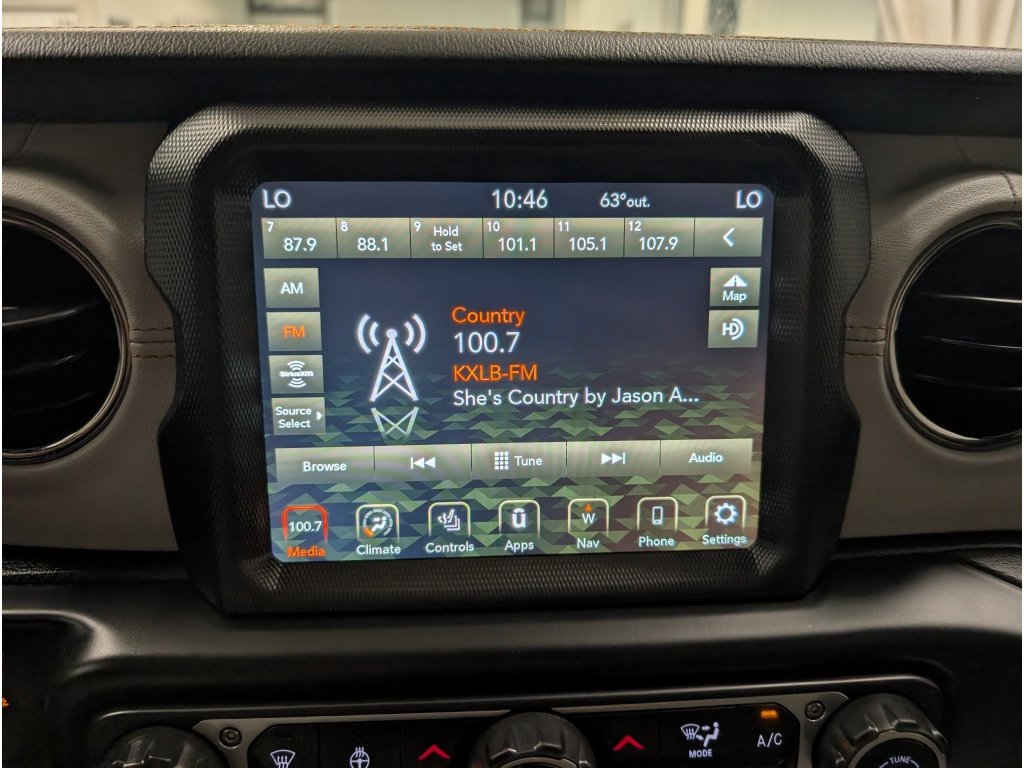 Used 2022 Jeep Wrangler Unlimited Sahara AWD/4WD image 14