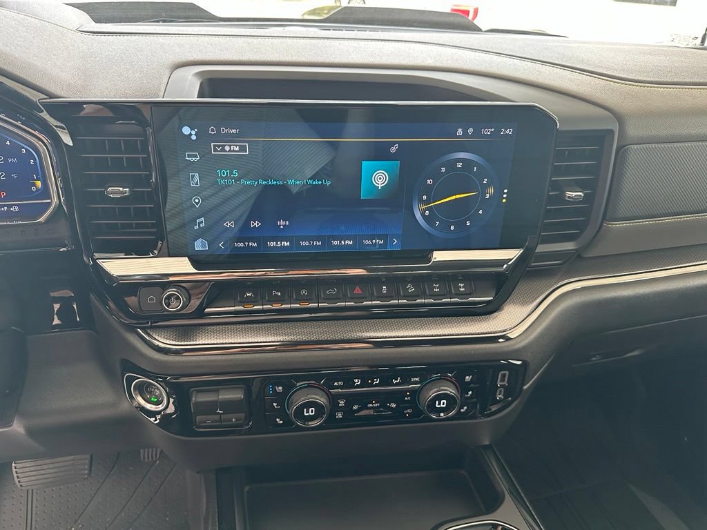 Used 2022 Chevrolet Silverado 1500 ZR2 w/ Technology Package AWD/4WD image 23