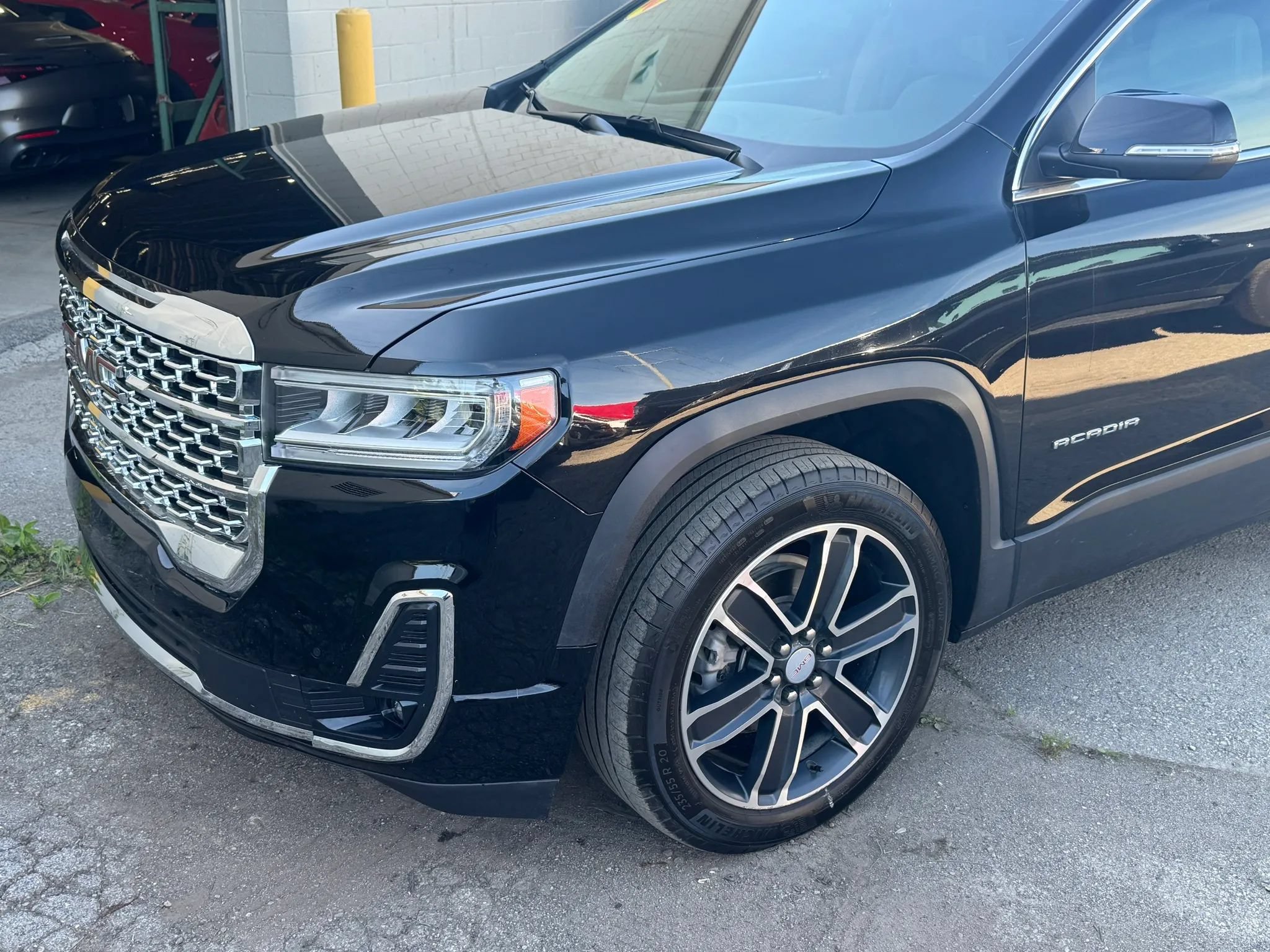 Used 2023 GMC Acadia SLT w/ Preferred Package AWD/4WD image 4