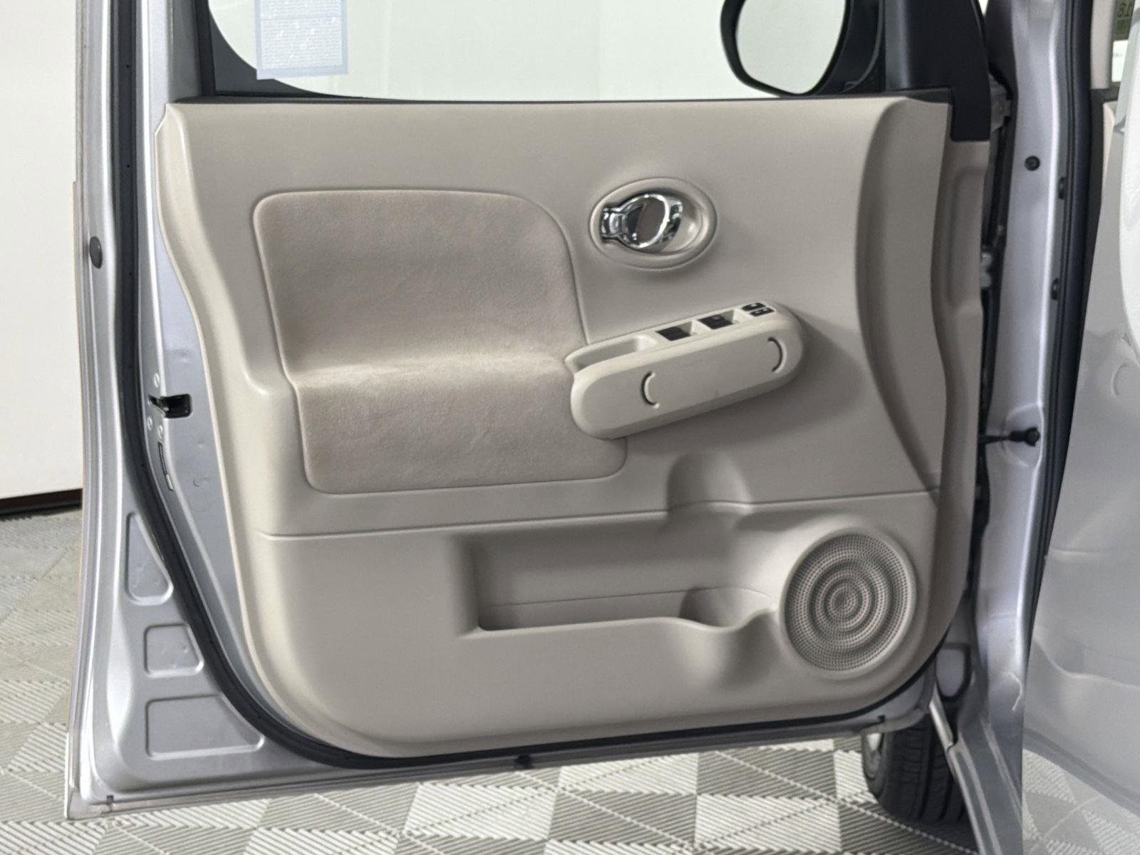 Used 2010 Nissan Cube 1.8 S w/ Interior Designer Pkg image 17