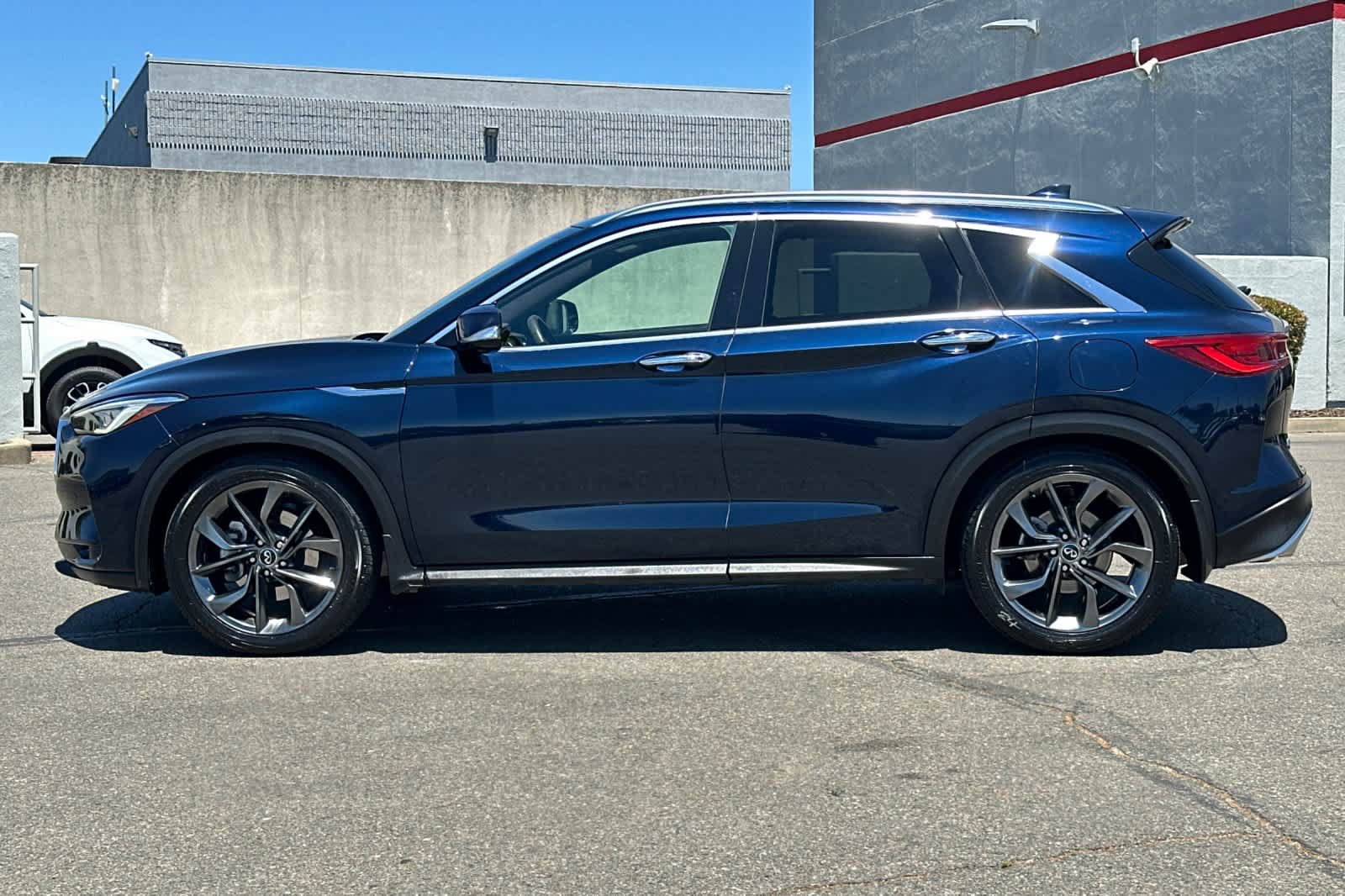 Used 2019 INFINITI QX50 Essential w/ Sensory Package AWD/4WD image 9