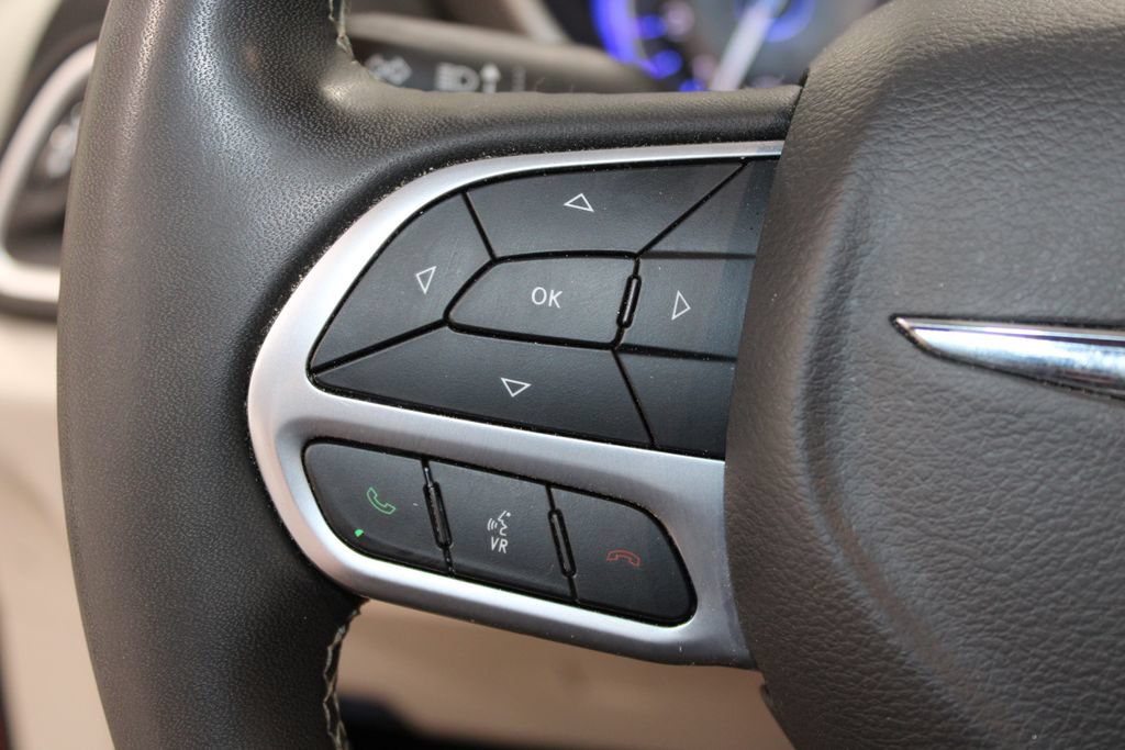Used 2024 Chrysler Pacifica Touring-L FWD image 22
