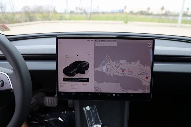 Used 2025 Tesla Model 3 Long Range image 17