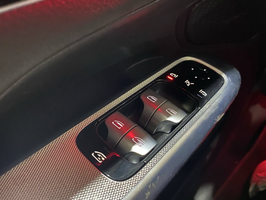 Certified 2025 Mercedes-Benz GLC 300 image 7