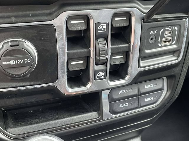 Used 2022 Jeep Wrangler Unlimited Sahara w/ Cold Weather Group AWD/4WD image 13