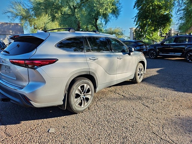 Used 2022 Toyota Highlander XLE FWD image 10