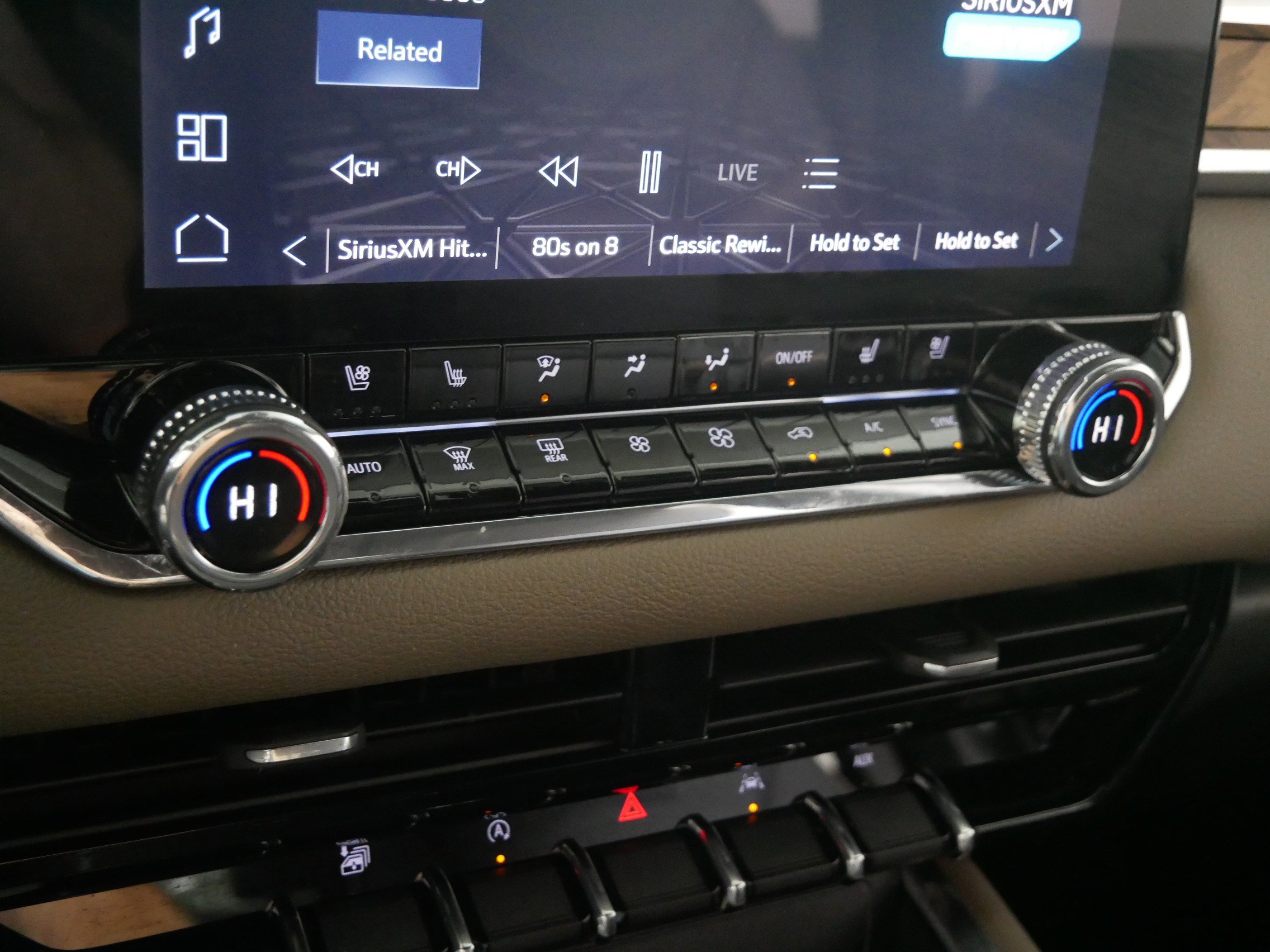 Used 2025 GMC Canyon Denali AWD/4WD image 23