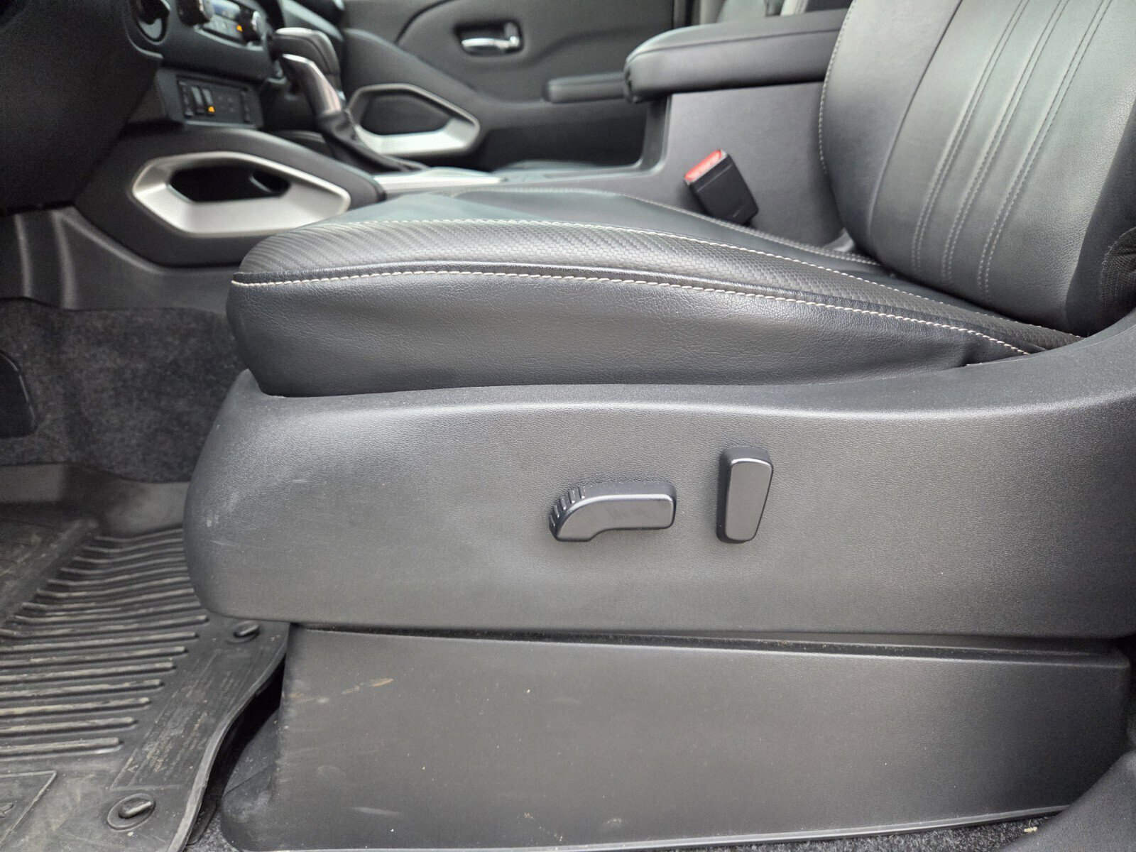 Used 2022 Nissan Frontier SV w/ SV Premium Package image 21