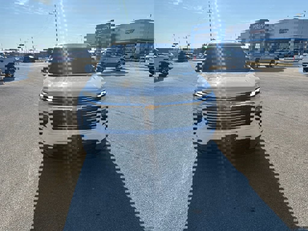 New 2026 Chevrolet Traverse LT w/ Sun and Wheel Package