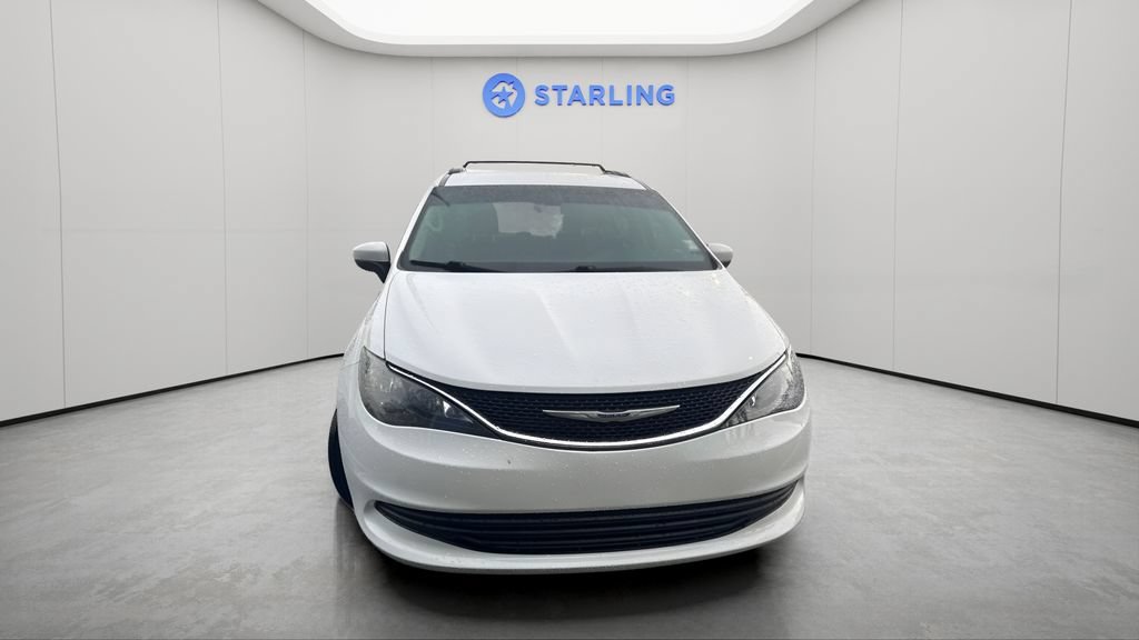 Used 2020 Chrysler Voyager Lxi FWD image 3
