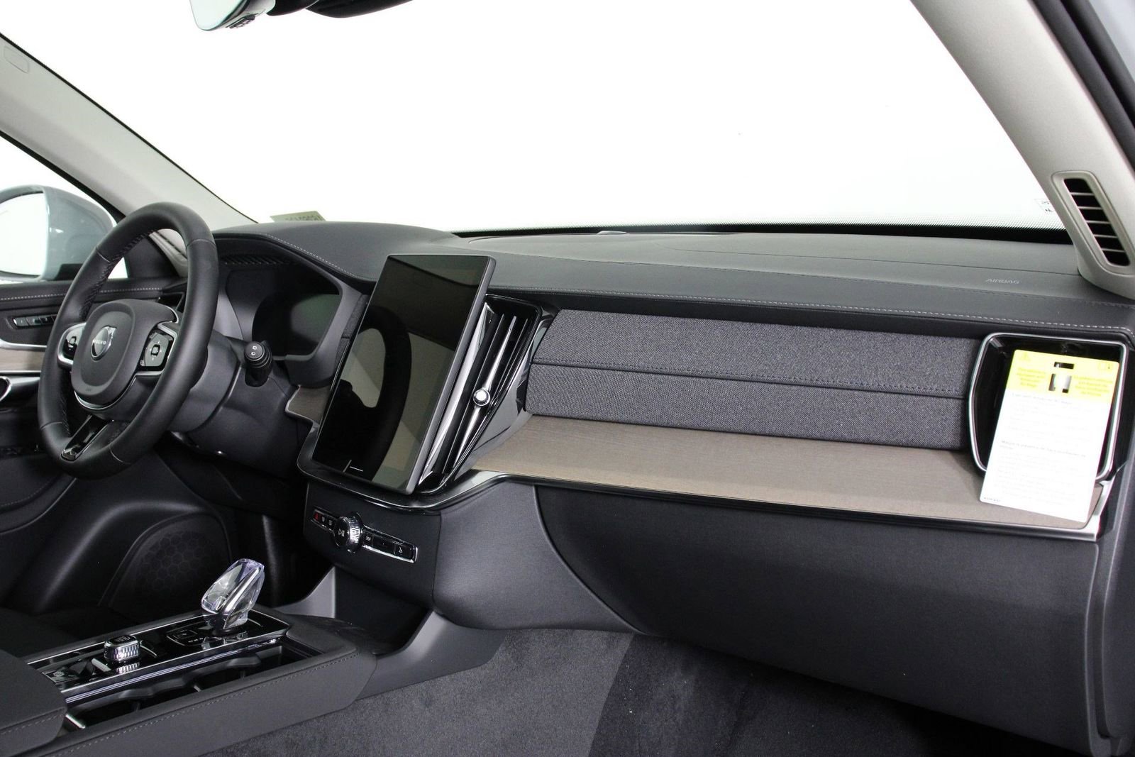 New 2026 Volvo XC90 B5 Core image 9