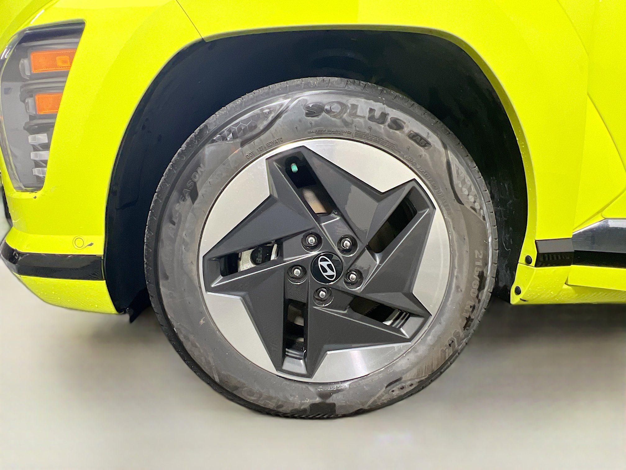 Used 2024 Hyundai Kona Limited image 13