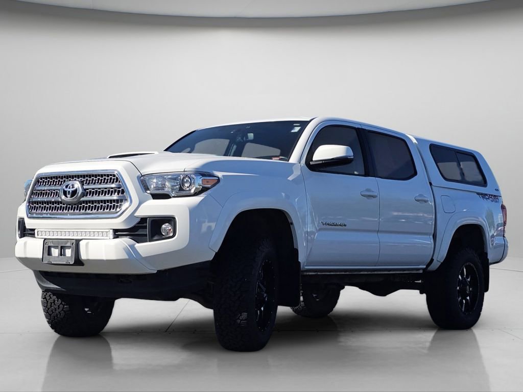 Used 2017 Toyota Tacoma TRD Sport AWD/4WD image 22