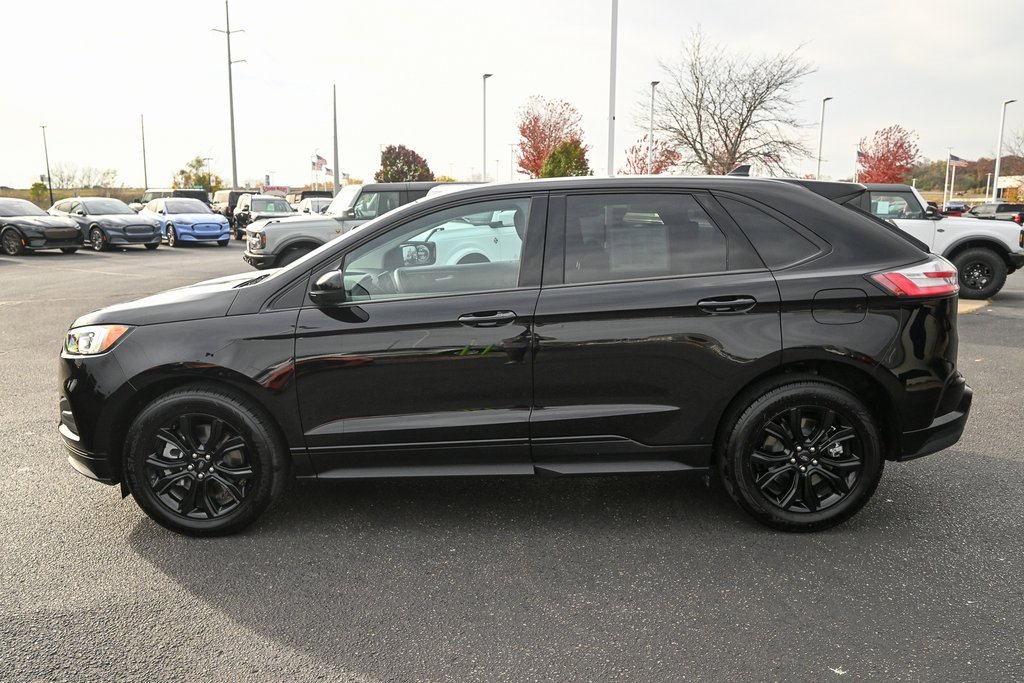 New 2024 Ford Edge SE w/ Black Appearance Package image 8