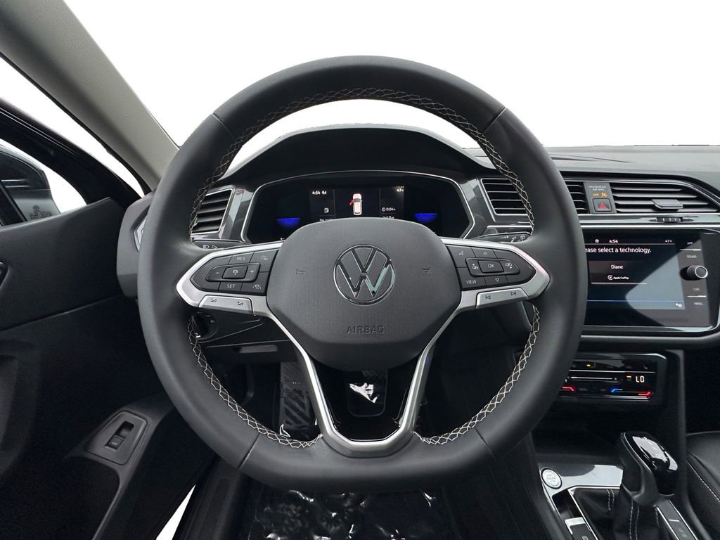 Used 2022 Volkswagen Tiguan SE image 12