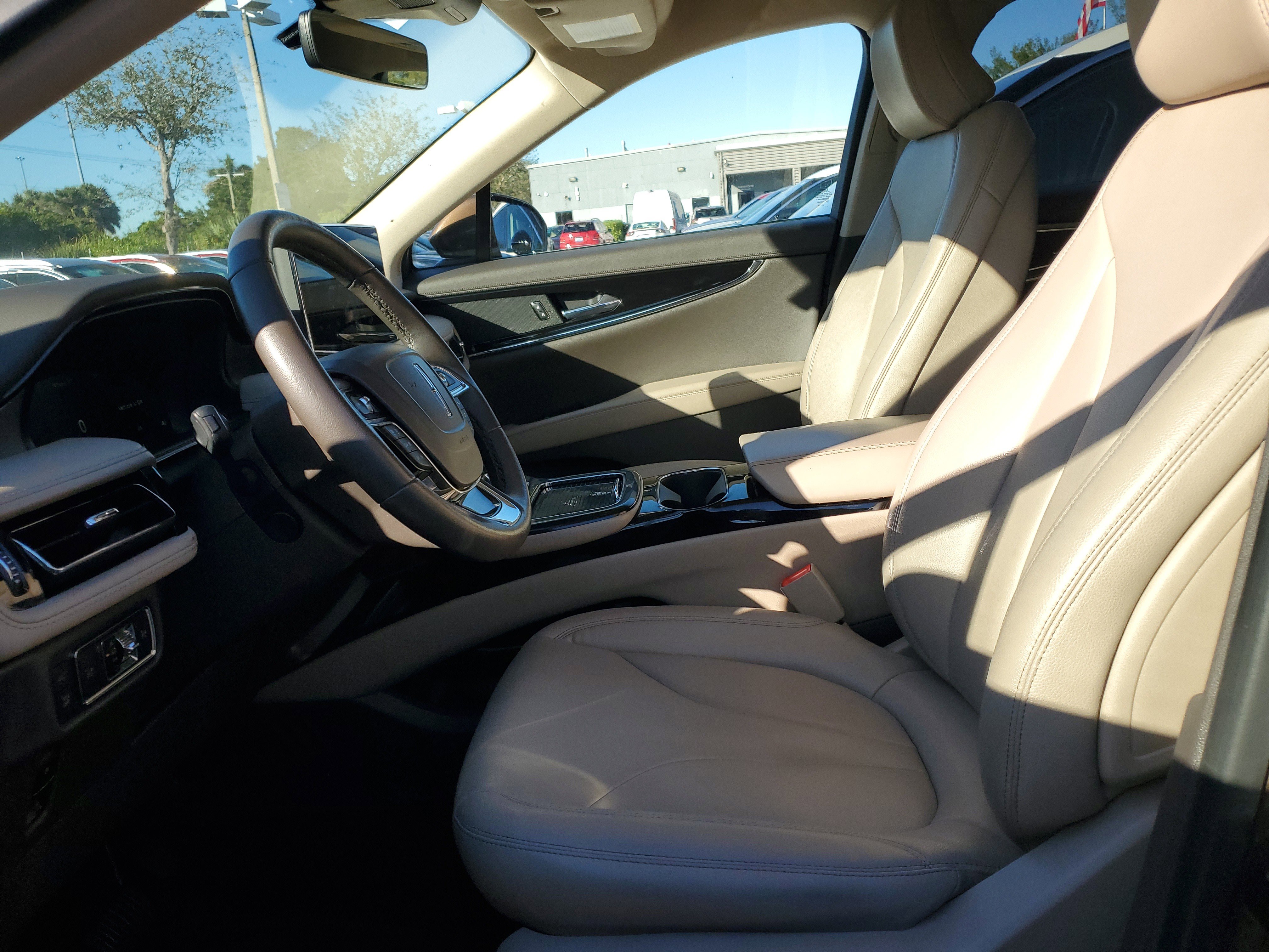 Used 2022 Lincoln Nautilus FWD w/ Premium Package image 12