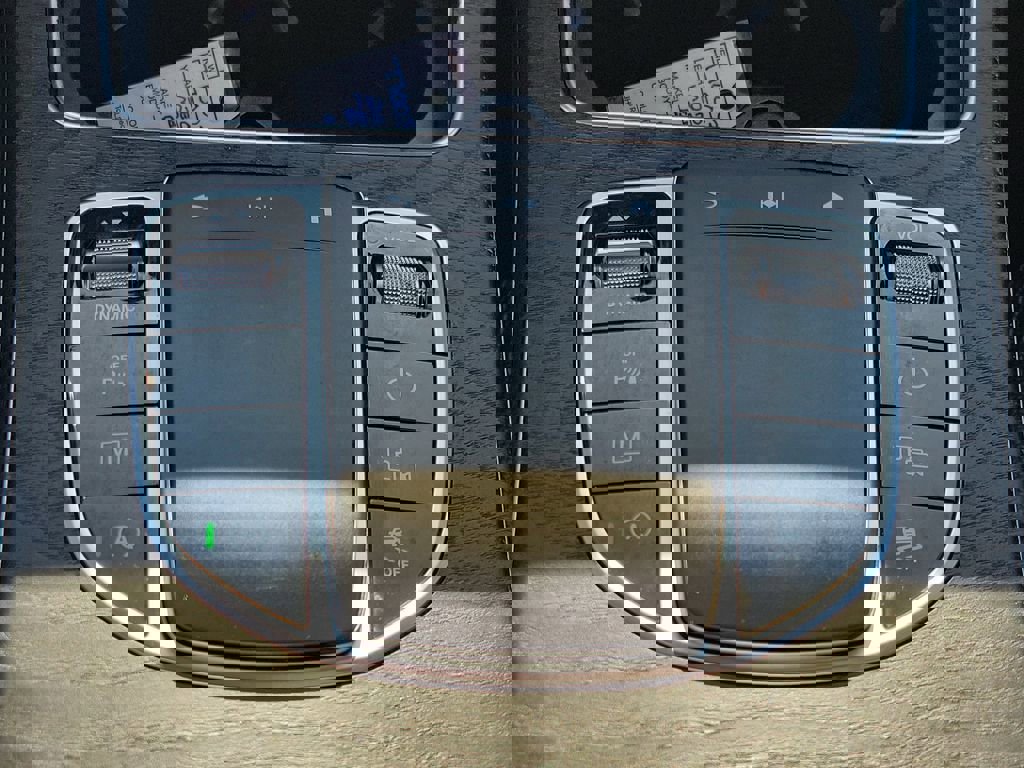 Used 2021 Mercedes-Benz GLC 300 4MATIC image 32