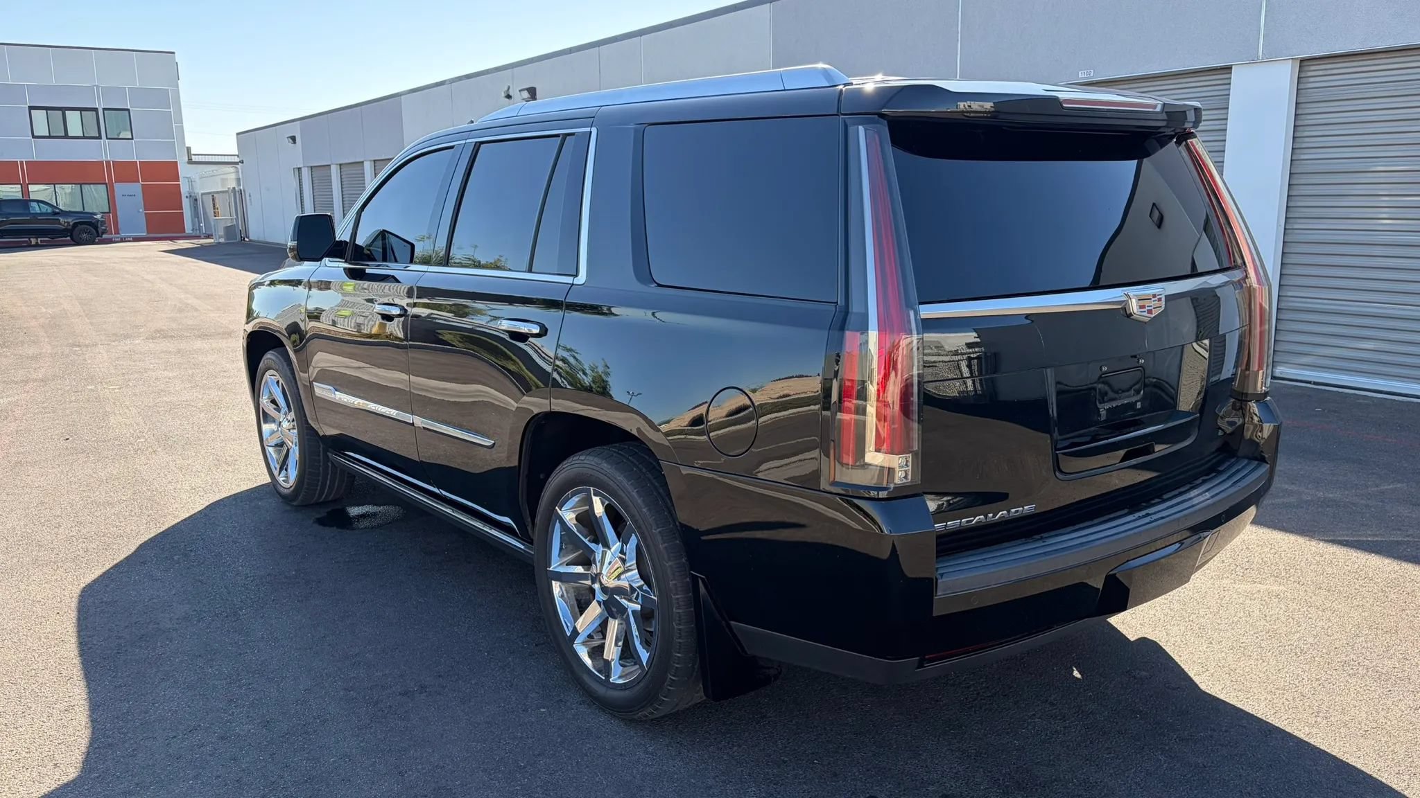 Used 2016 Cadillac Escalade Premium AWD/4WD image 3