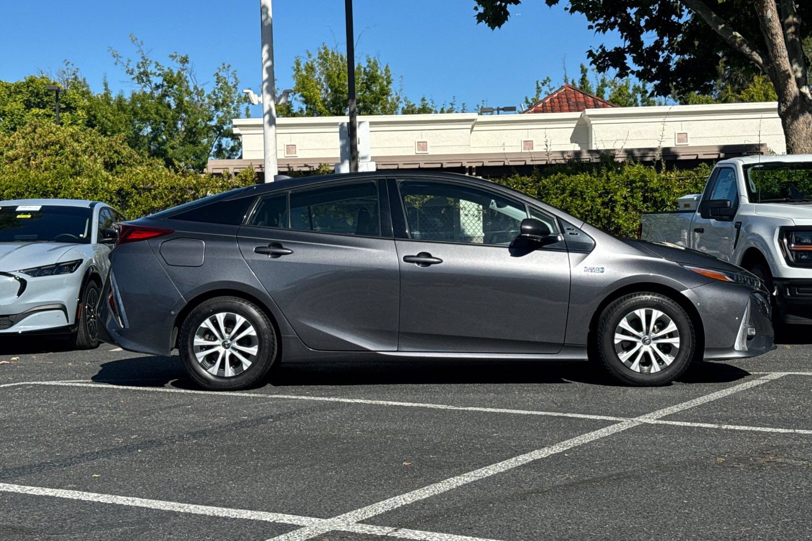 Used 2020 Toyota Prius Prime Limited FWD image 3