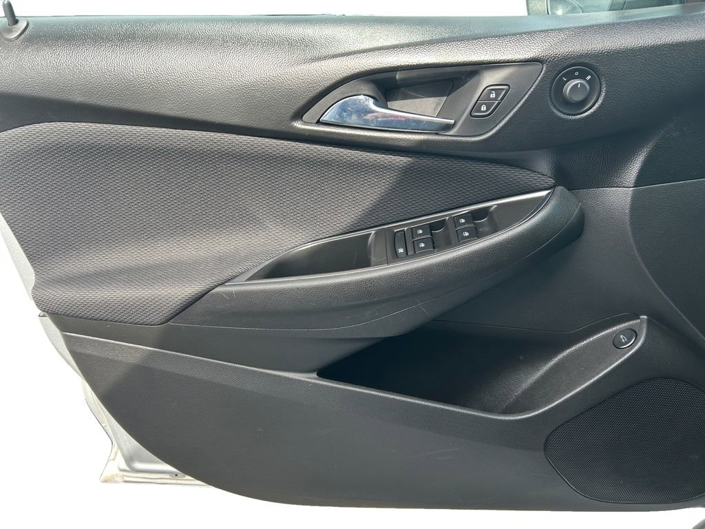 Used 2017 Chevrolet Cruze LT image 17