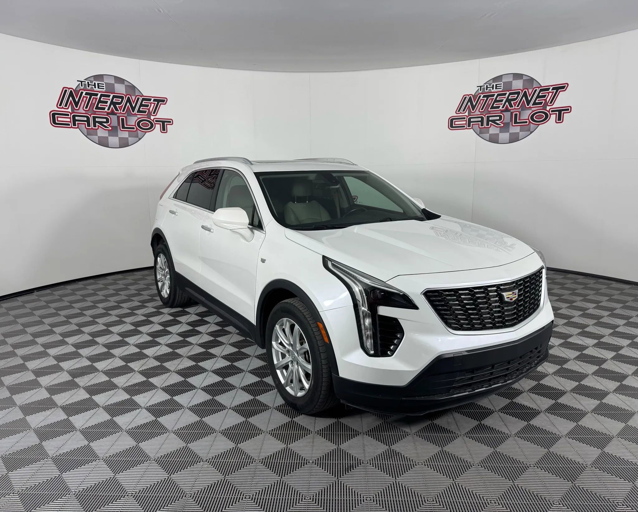 Used 2019 Cadillac XT4 Luxury w/ Cold Weather Package image 7