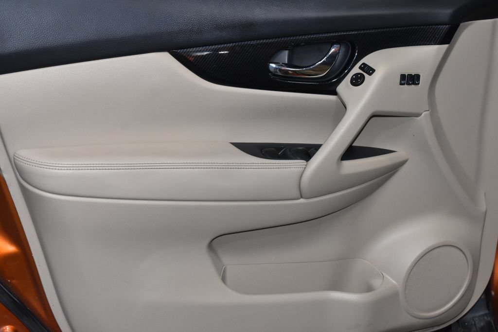 Used 2019 Nissan Rogue SL w/ Premium Package AWD/4WD image 4