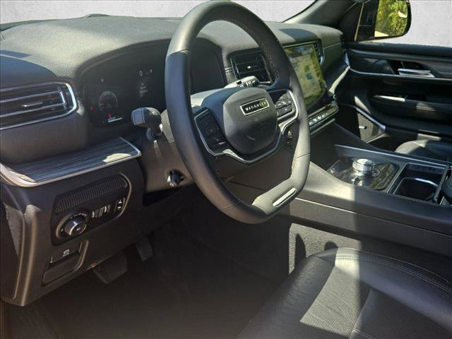 Used 2024 Jeep Wagoneer L Series II AWD/4WD image 9