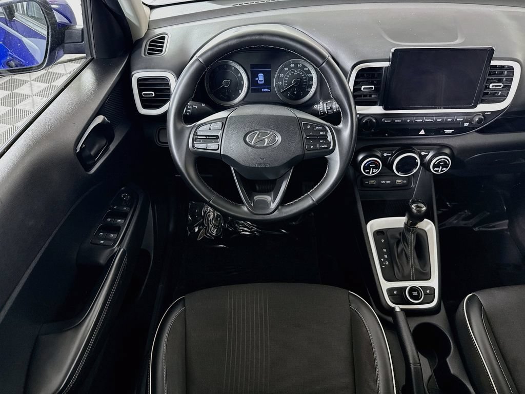 Certified 2022 Hyundai Venue Limited FWD image 4