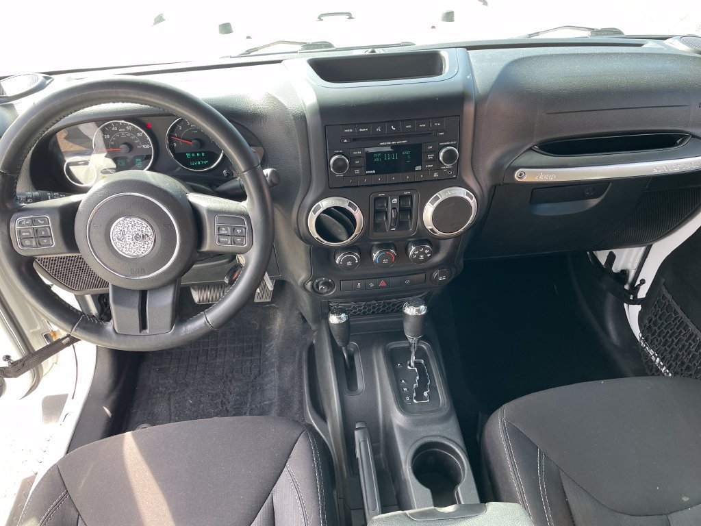 Used 2015 Jeep Wrangler Unlimited Sahara w/ Dual Top Group AWD/4WD image 15