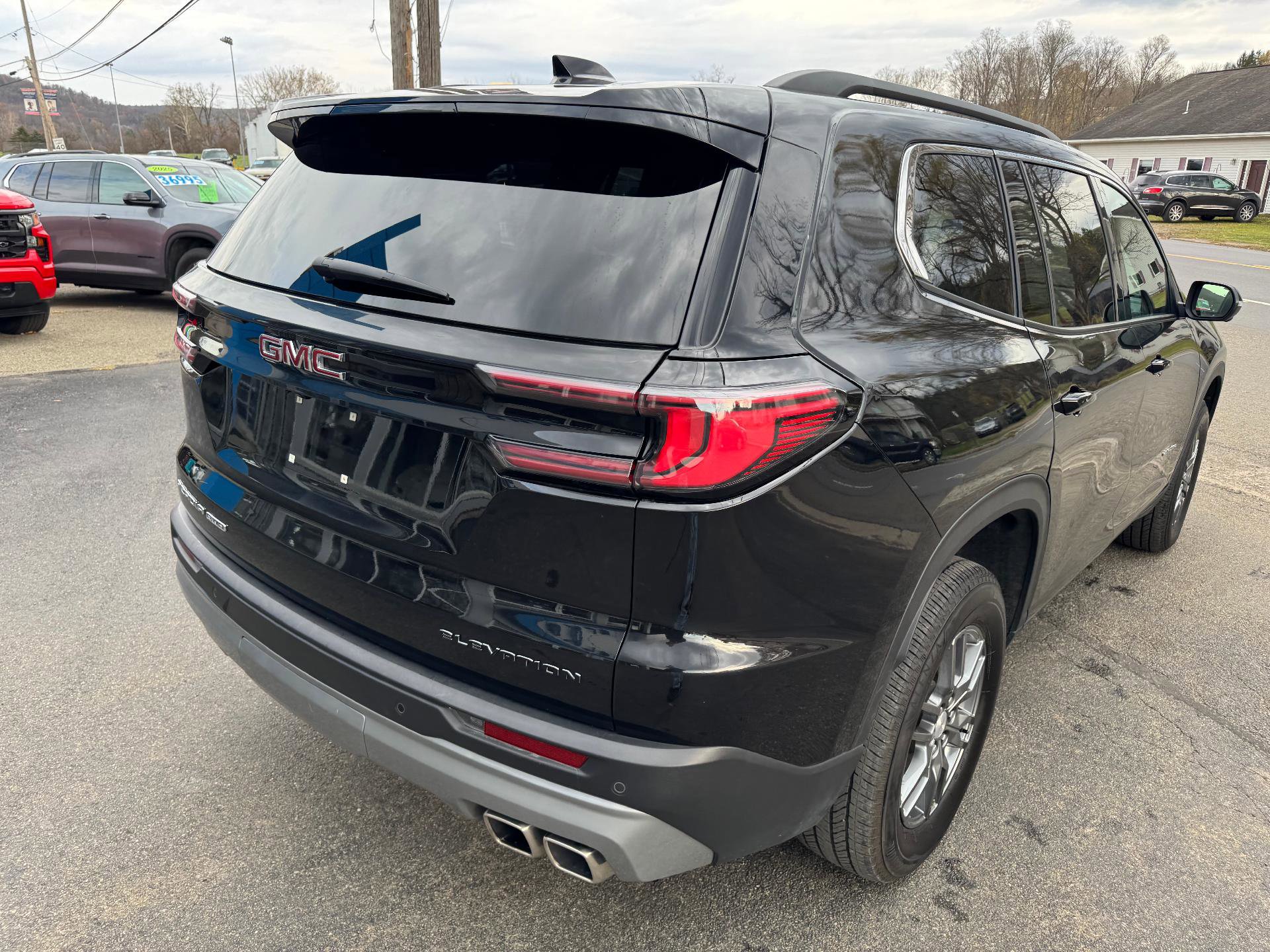 Used 2025 GMC Acadia Elevation image 11