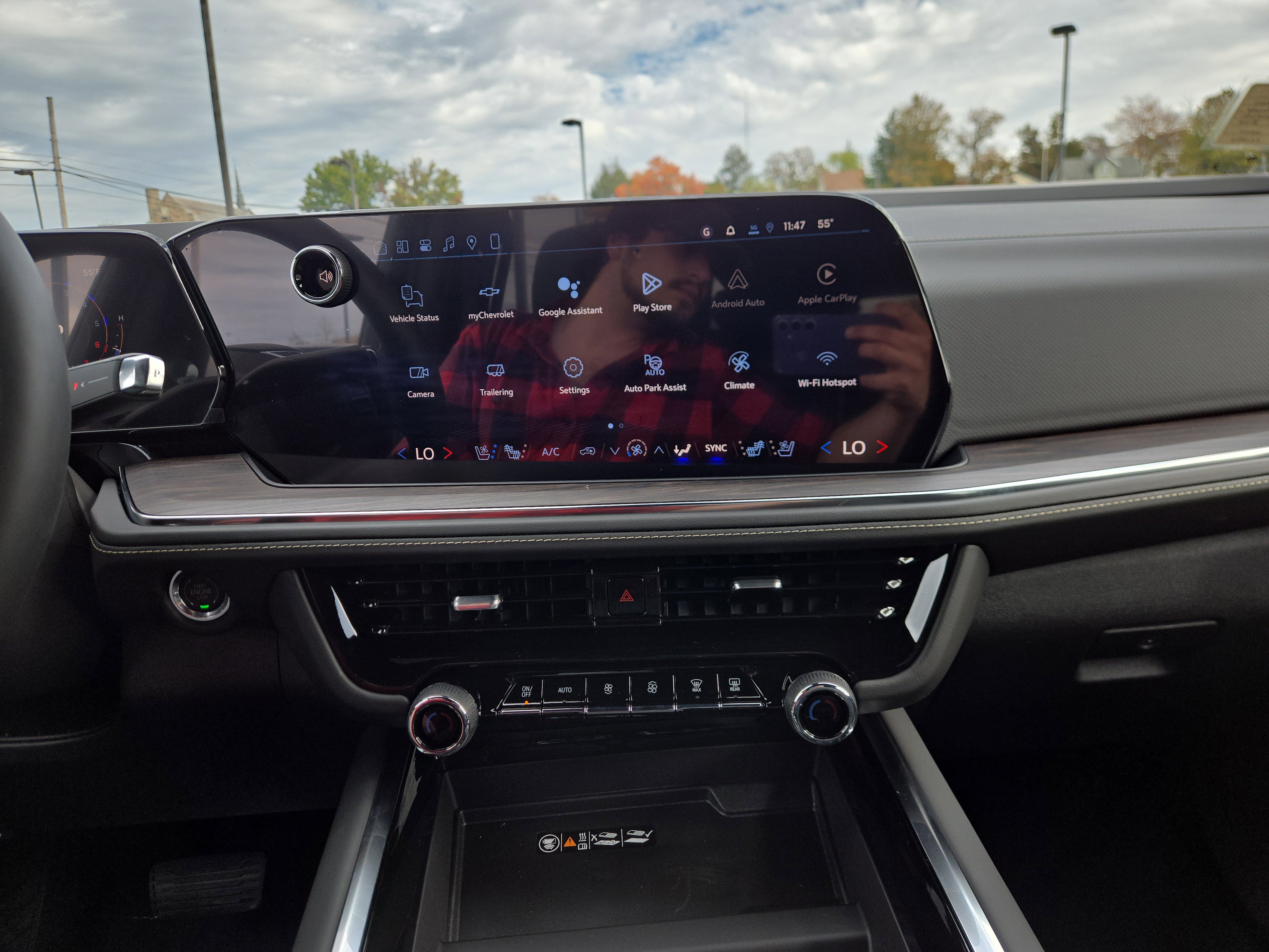 New 2026 Chevrolet Suburban Premier image 25