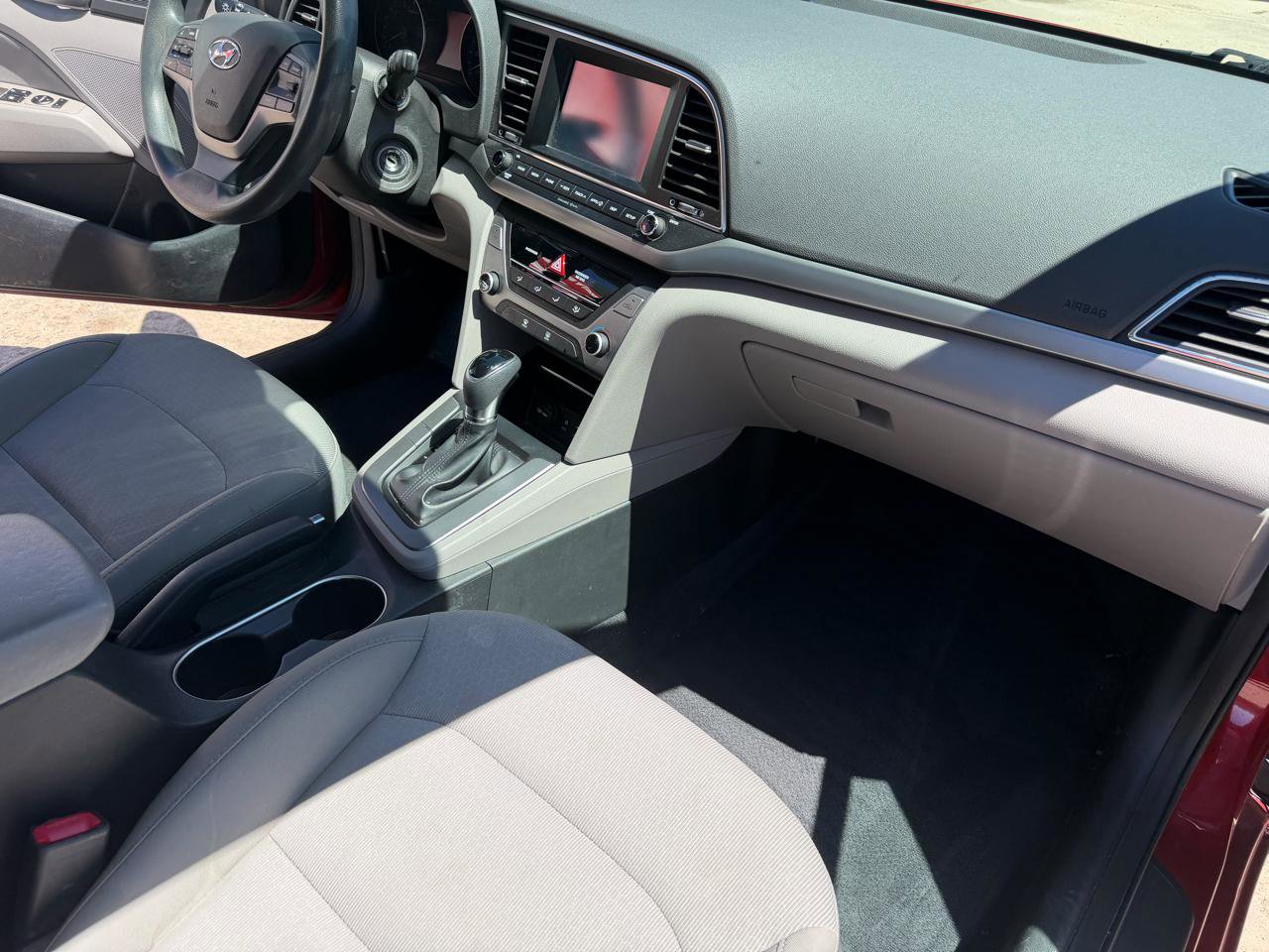 Used 2017 Hyundai Elantra SE image 18