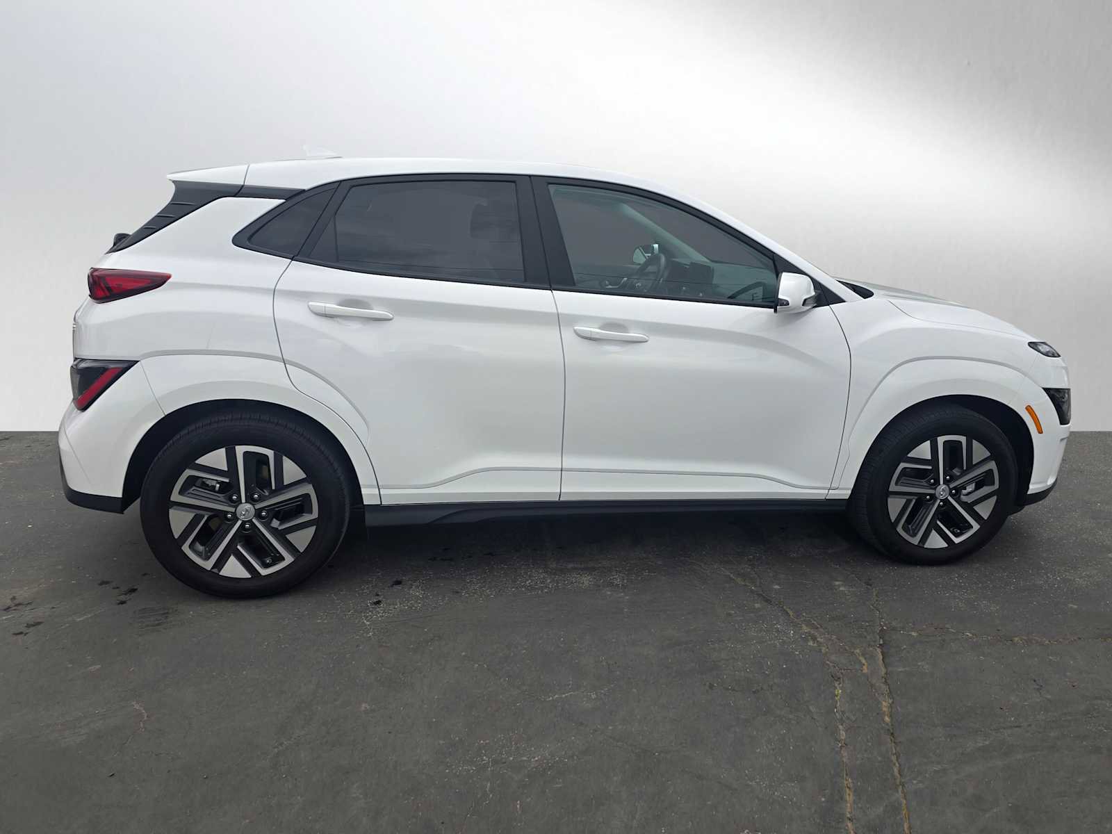 Used 2022 Hyundai Kona SEL w/ Convenience Package image 2