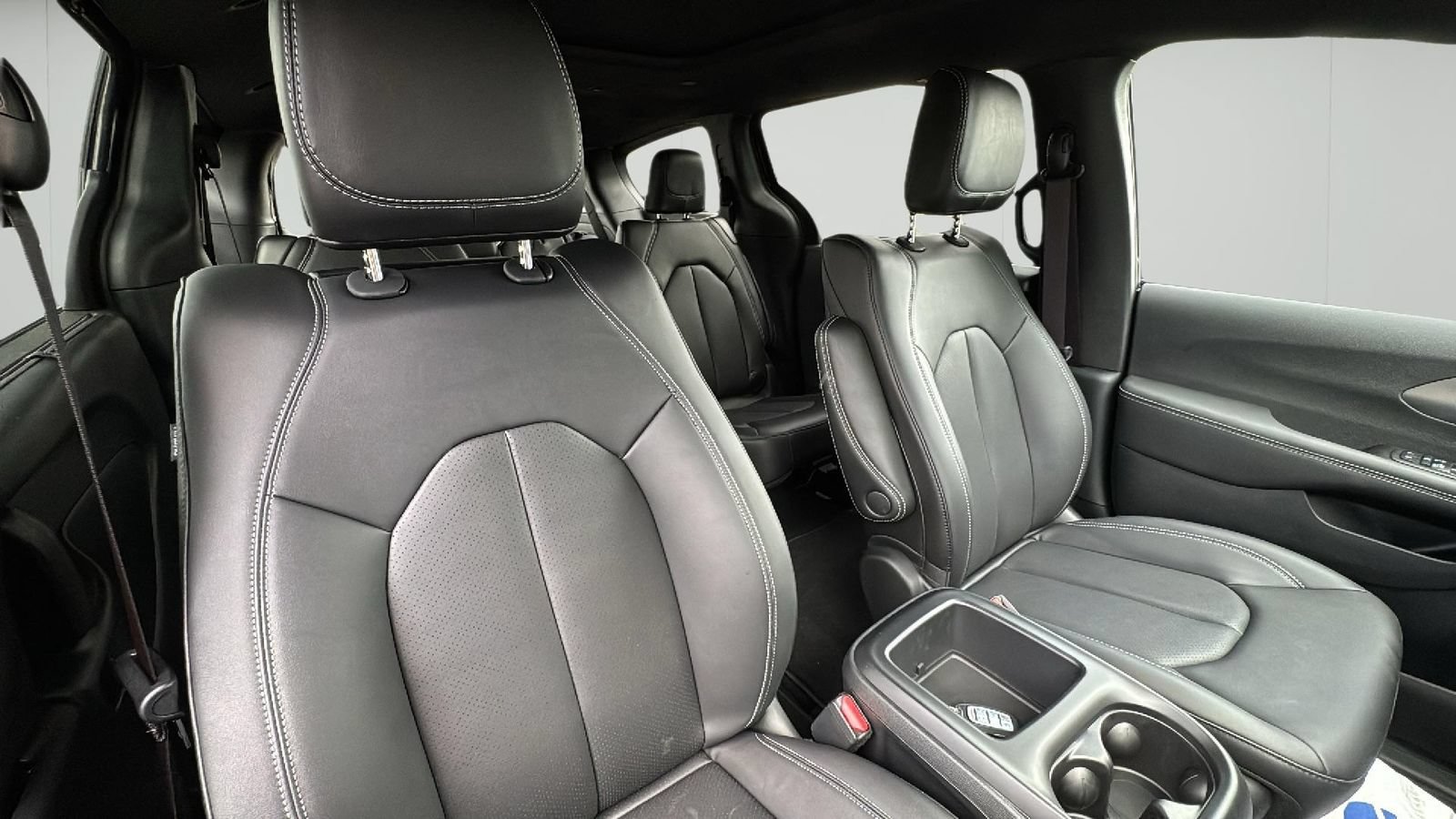 New 2025 Chrysler Pacifica Select w/ Uconnect Theater Family Group AWD/4WD image 23