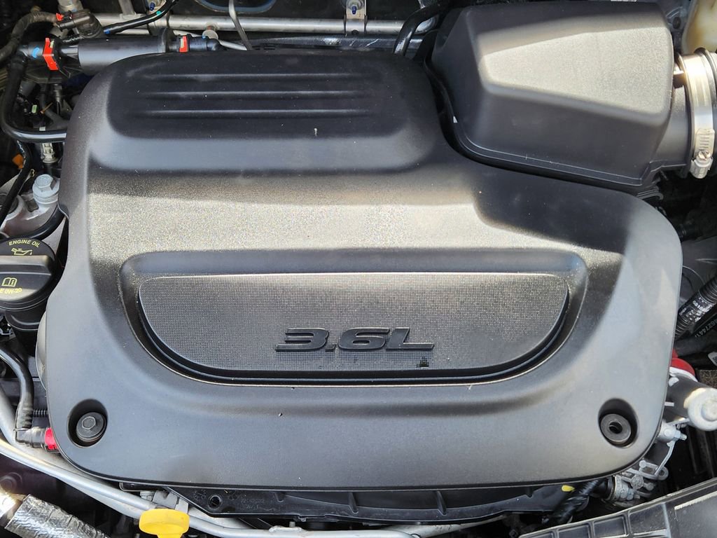 Used 2020 Chrysler Pacifica Touring-L image 15