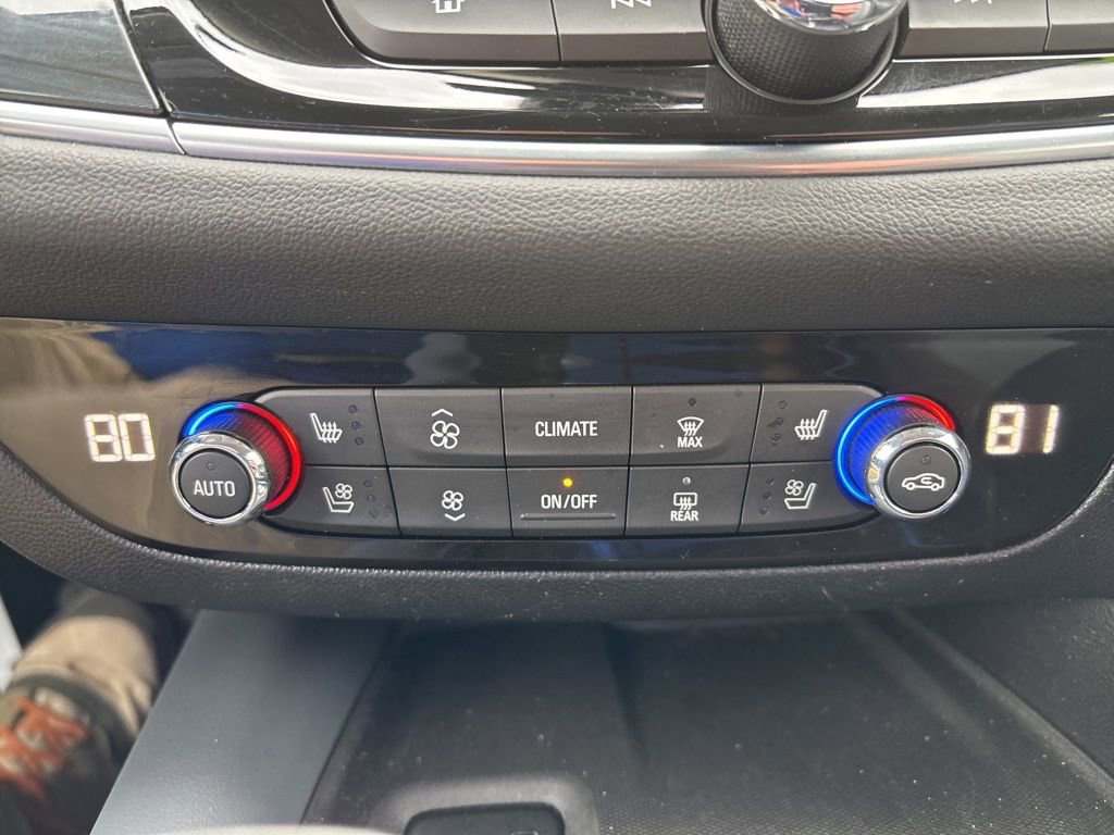 Used 2018 Buick Enclave Premium w/ LPO, Hit The Road Package AWD/4WD image 24