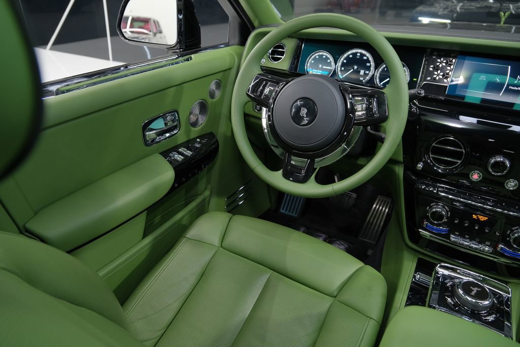 Used 2023 Rolls-Royce Phantom Sedan w/ The Phantom Package image 81