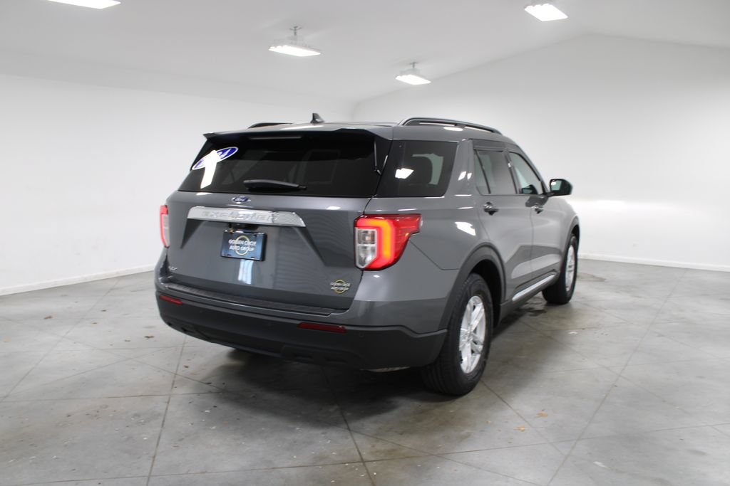 Used 2024 Ford Explorer XLT RWD image 9