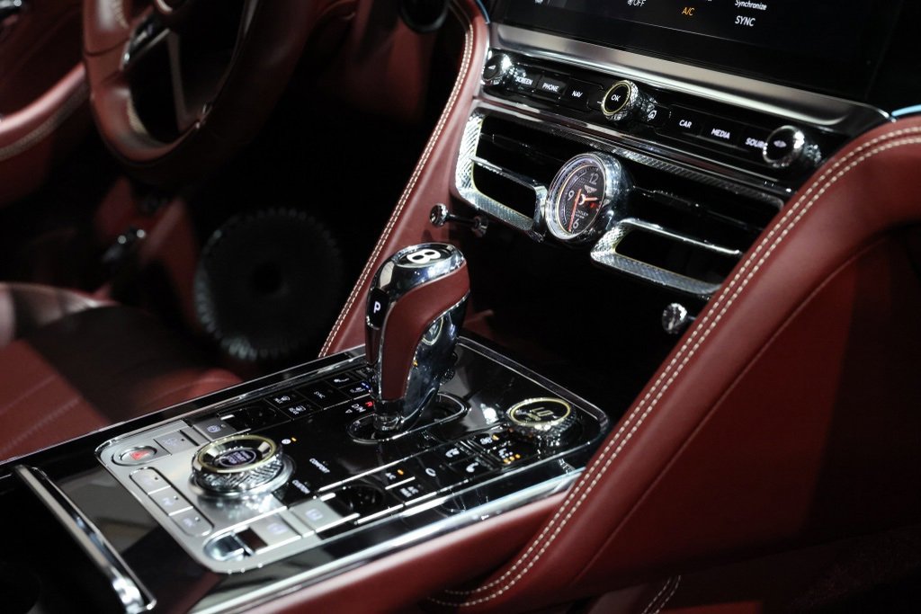 Used 2020 Bentley Flying Spur W12 image 24