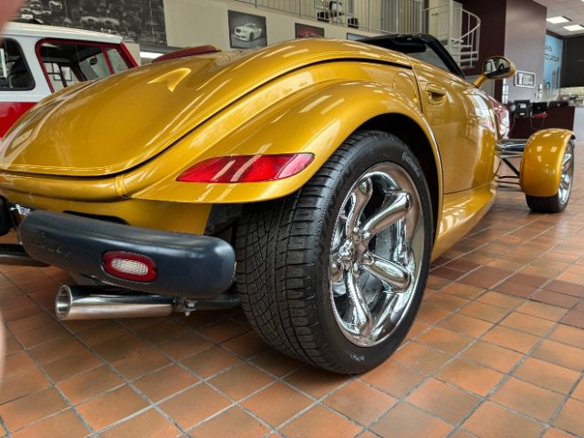 Used 2002 Chrysler Prowler RWD image 13