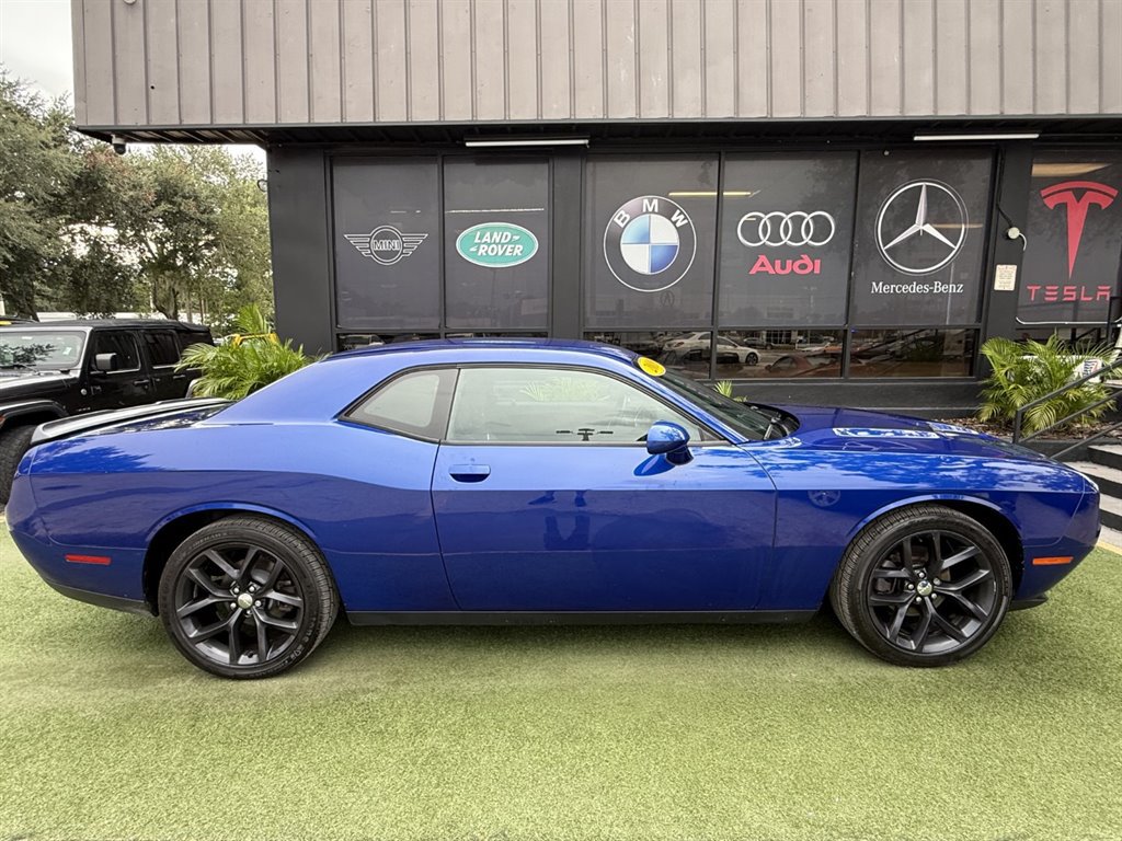 Used 2019 Dodge Challenger SXT w/ Blacktop Package RWD image 8
