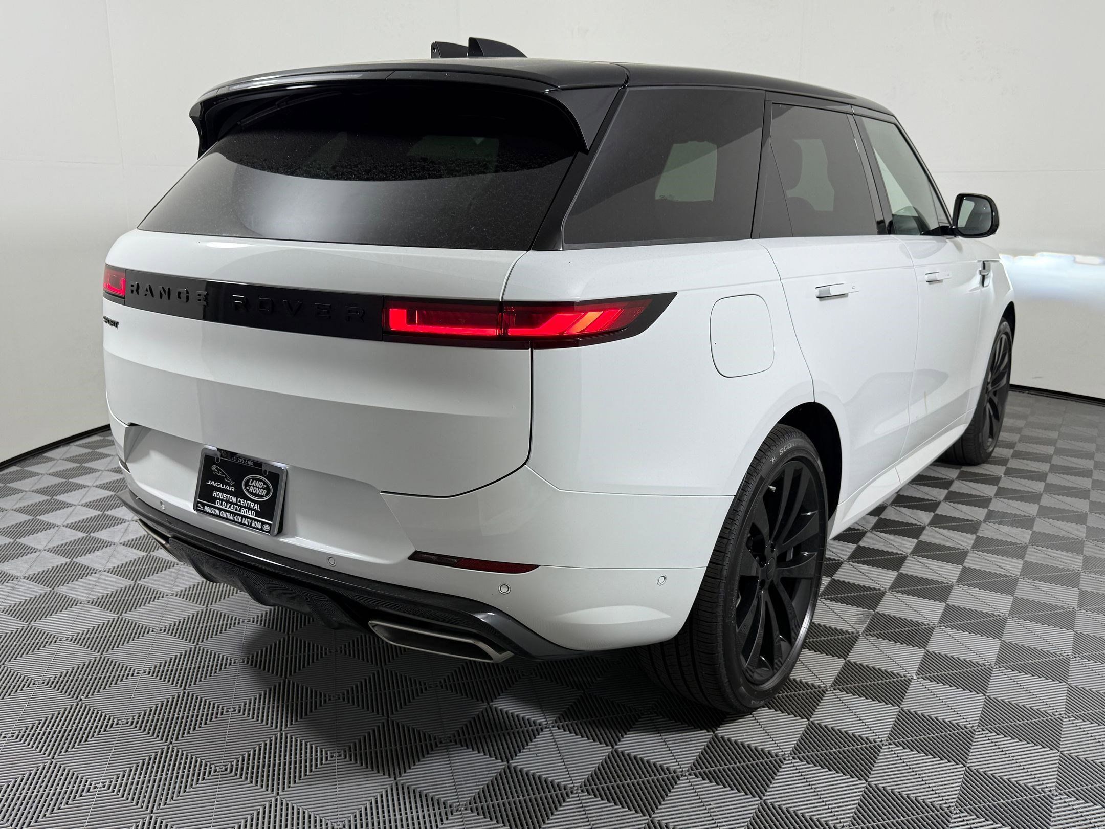 New 2026 Land Rover Range Rover Sport Dynamic SE AWD/4WD image 10