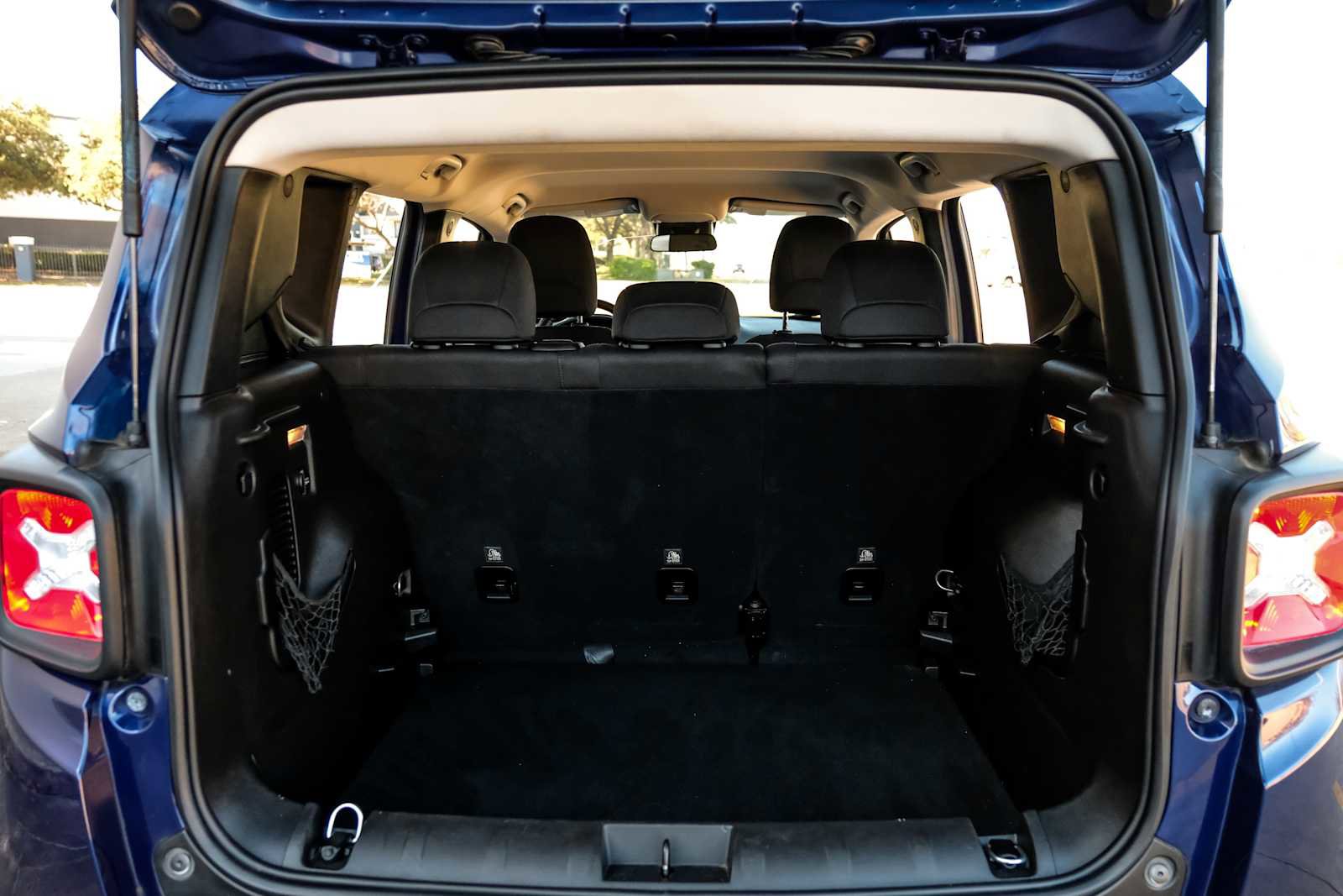 Used 2017 Jeep Renegade Latitude w/ Cold Weather Group image 50